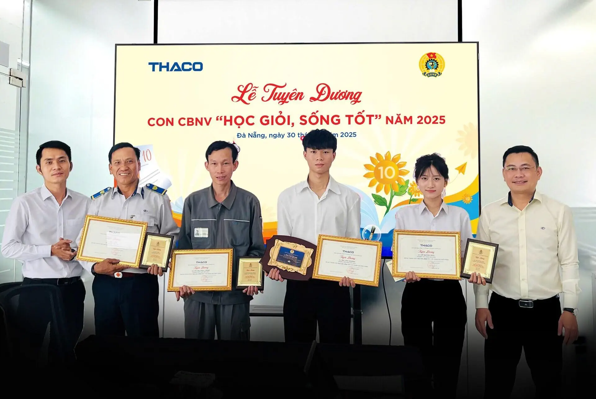 THACO AUTO ĐÀ NẴNG - SHOWROOM TAM KỲ TỔ CHỨC TUYÊN DƯƠNG CON CBNV “HỌC GIỎI - SỐNG TỐT” NĂM 2025