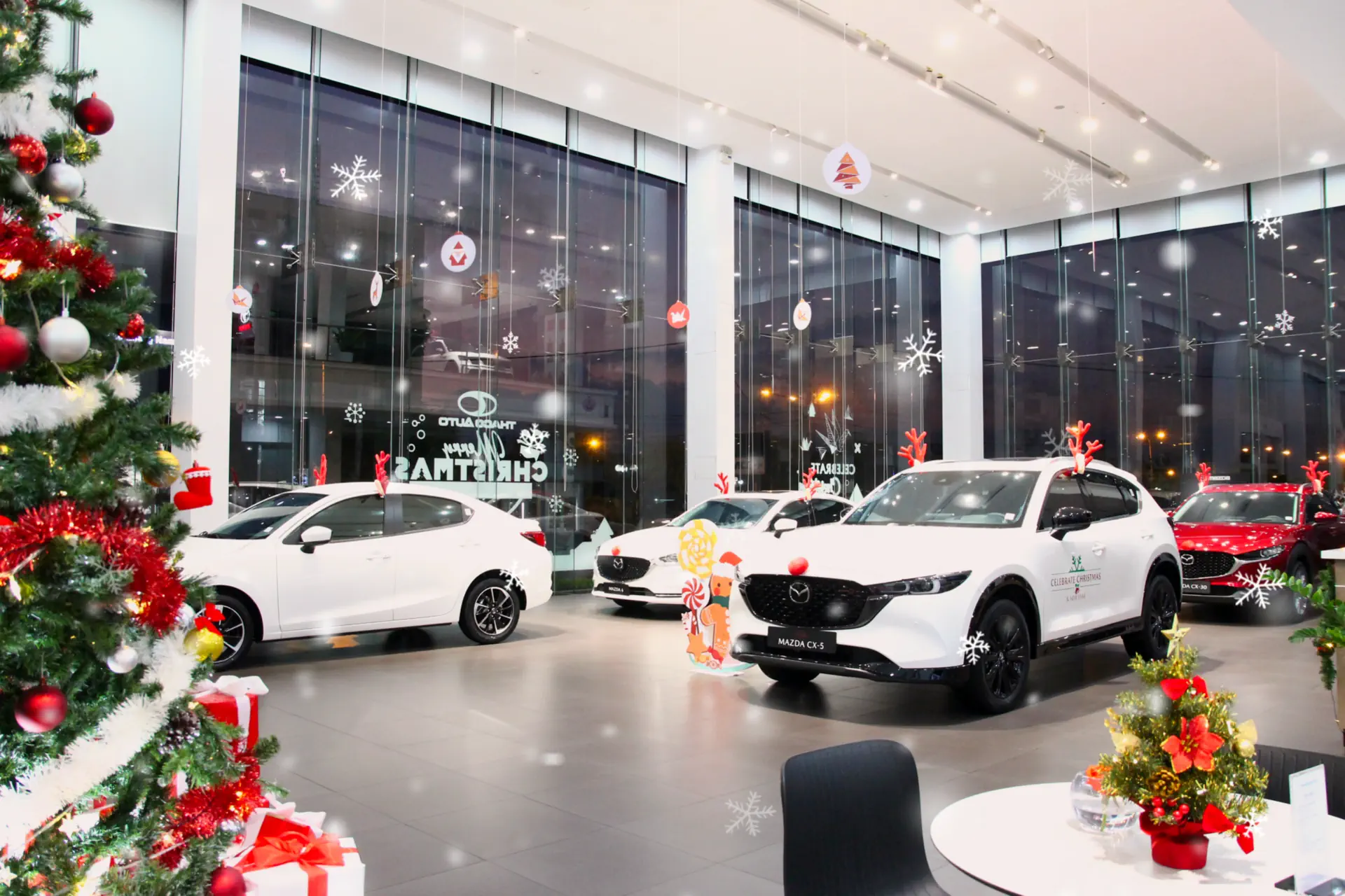 THACO AUTO Quảng Nam “khoác áo mới” chào đón Giáng sinh 2023