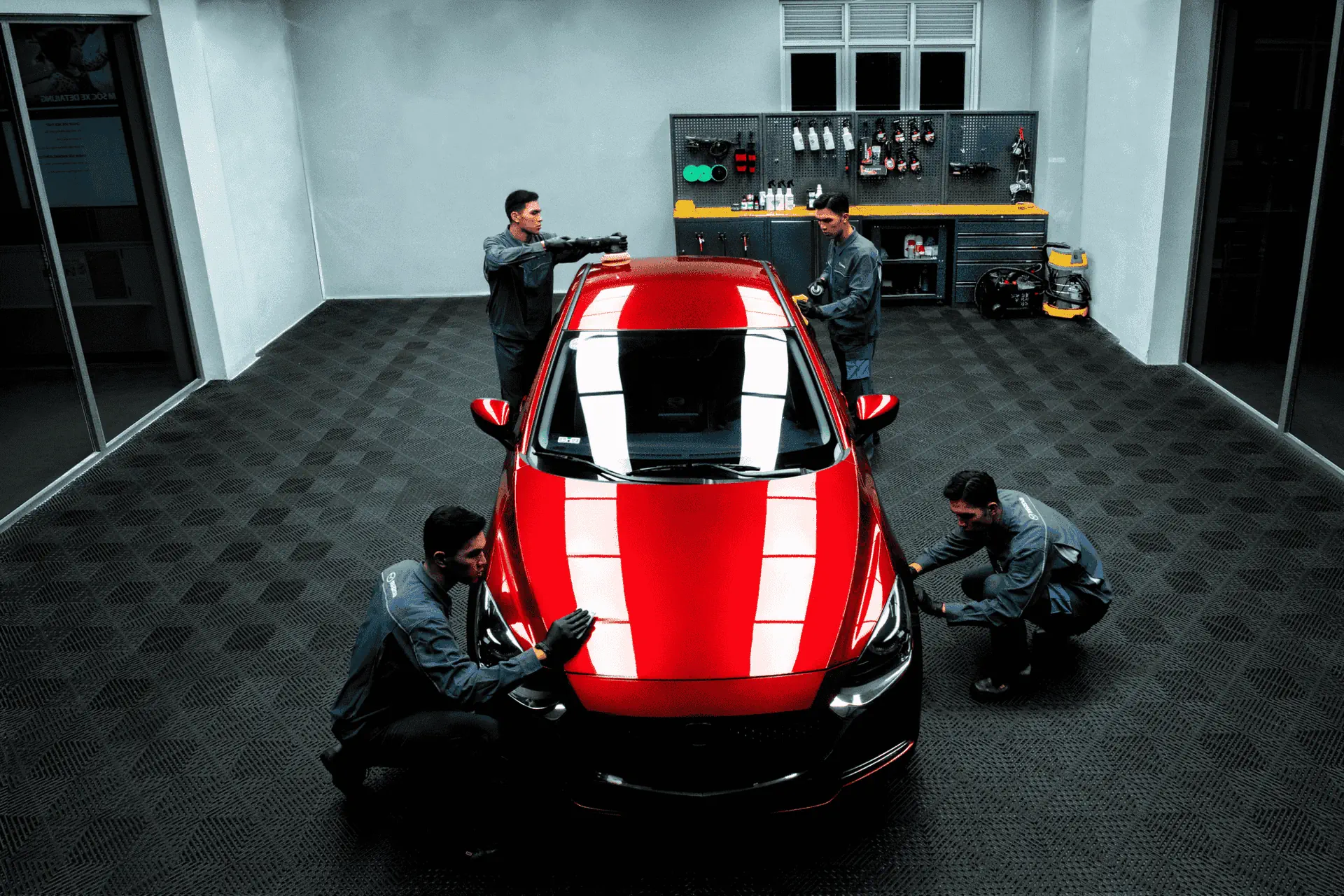 4-dich-vu-cham-soc-ngoai-that-giup-tang-gia-tri-su-dung-cho-xe-1