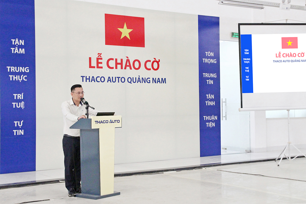 ong-hoang-huu-loi-phat-bieu-chi-dao-le-chao-co-thang-4-thaco-auto-quang-nam.jpg